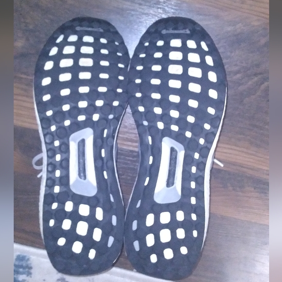 Adidas Ultraboost 4.0 Grey - Size 10W/8.5M - Picture 4 of 6